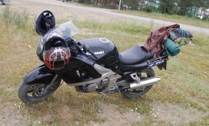 В комплектации с задним багажником 2. Продаю Kawasaki zzr 400 2 В комплектации с задним багажником 2. Продаю Kawasaki zzr 400 2