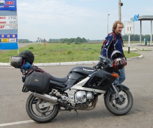 В полном снаряжении. Задний багажник, боковые кофры. Продаю Kawasaki zzr 400 2 В полном снаряжении. Задний багажник, боковые кофры. Продаю Kawasaki zzr 400 2